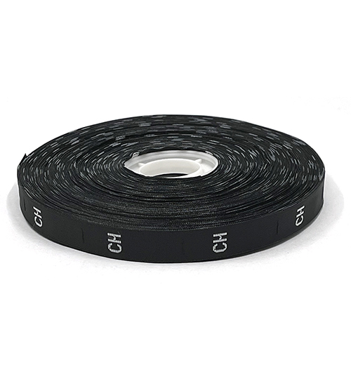 Etiqueta bordada negra